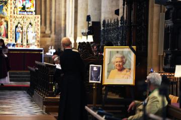 In Pictures: Worshippers come to pay their respects to Queen at Oxford’s Christ Church cathedral